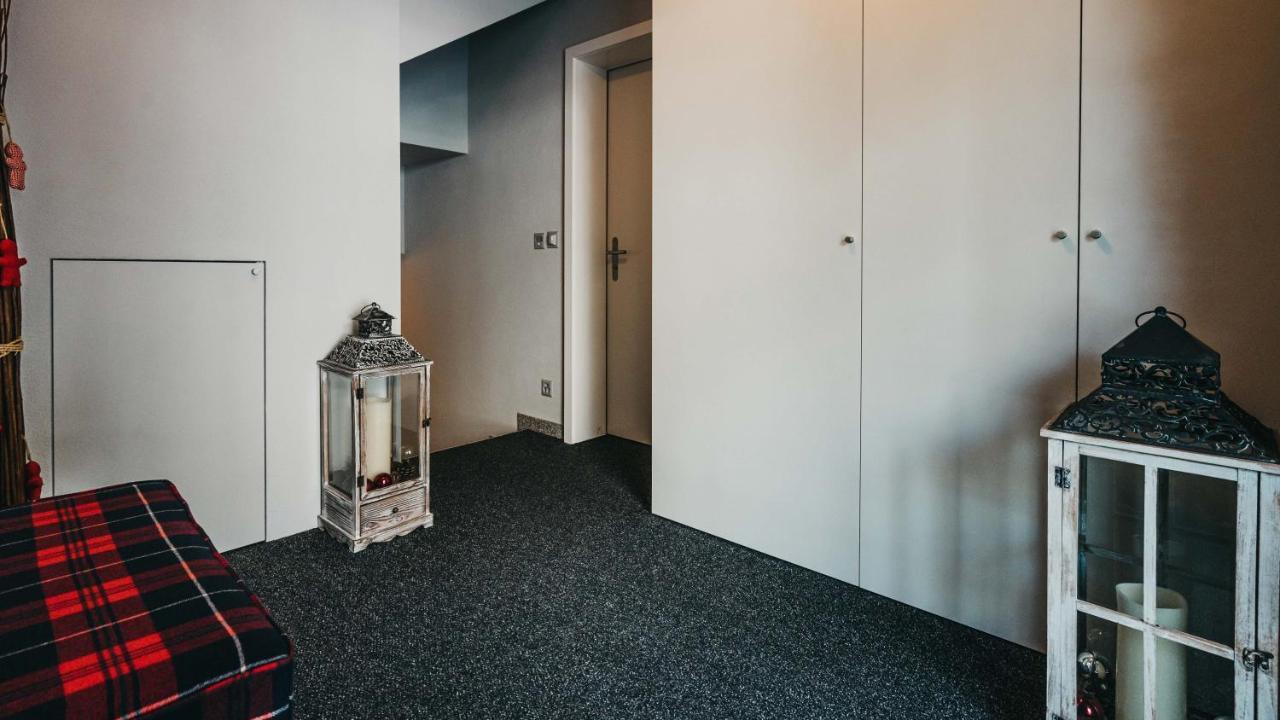 Charming 4 Bed Flat In Flimsアパートメント エクステリア 写真